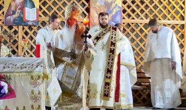 ÎPS Teodosie a împărțit Lumină credincioșilor