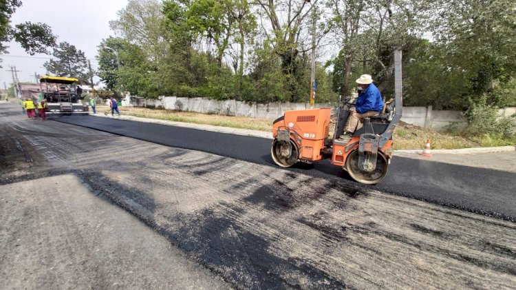 Tot mai multe străzi din cartierul Palazu Mare sunt modernizate