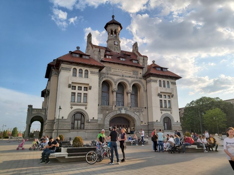 Lume multă pe Faleza Cazinoului din Constanța