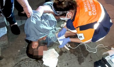 ȘOCANT! Un bărbat de aproximativ 40 de ani zăcea inconștient pe stradă