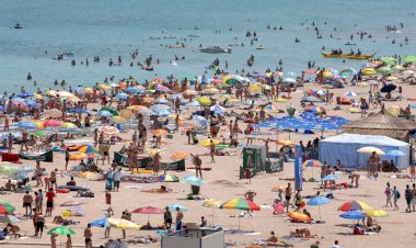 Numărul turiștilor sosiți pe litoral a scăzut cu aproape 50 la sută în primele patru luni în 2020