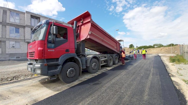 Strada Haricleea Darclée a fost îmbrăcată în asfalt