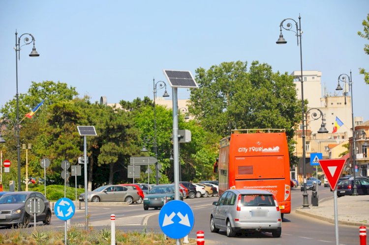 Zonele adiacente de la Poarta 2, iluminate cu energie regenerabilă