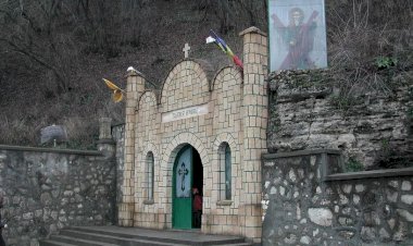 Pelerinajul de la mănăstirea Peștera Sf. Apostol Andrei se va desfășura conform regulilor de siguranță