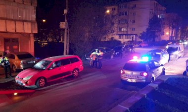 Un şofer, fără permis, a lovit 10 maşini parcate pe o stradă din Constanţa