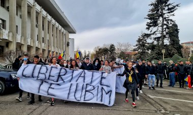 O nouă zi de proteste la Constanța. Oamenii au Oamenii au scandat: Libertate!, Jos Arafat!, Demisia Guvernului!