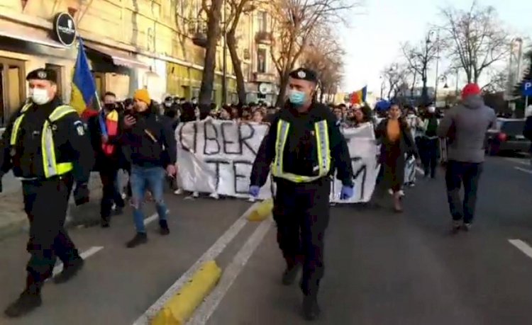 Proteste anti-restricții pentru a treia zi: Jos masca! Demisia! Nu vă fie frică, Constanța se ridică!