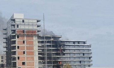 Incendiu la un bloc din Mamaia Nord