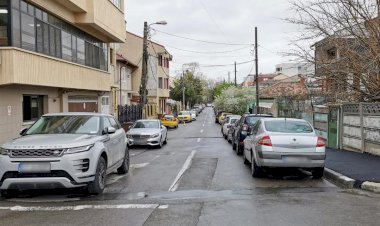 Se reabilitează carosabilul pe străzile din zona Delfinariu