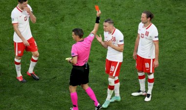 Slovacia, victorioasă în faţa Poloniei cu 2-1. Hațegan a arătat primul cartonaș roșu de la Euro 2020