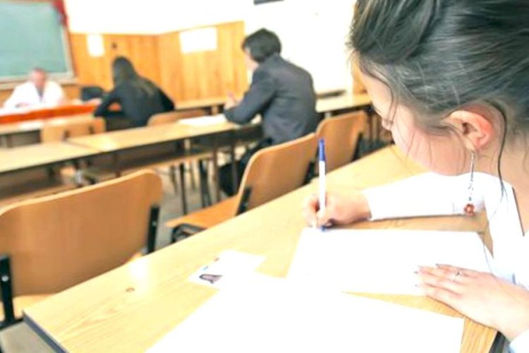 Peste 4.300 de absolvenţi din județul Constanța au susţinut proba scrisă a examenului de Bacalaureat