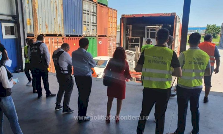 Un container cu 9 tone de deşeuri a fost descoperit în Portul Constanţa