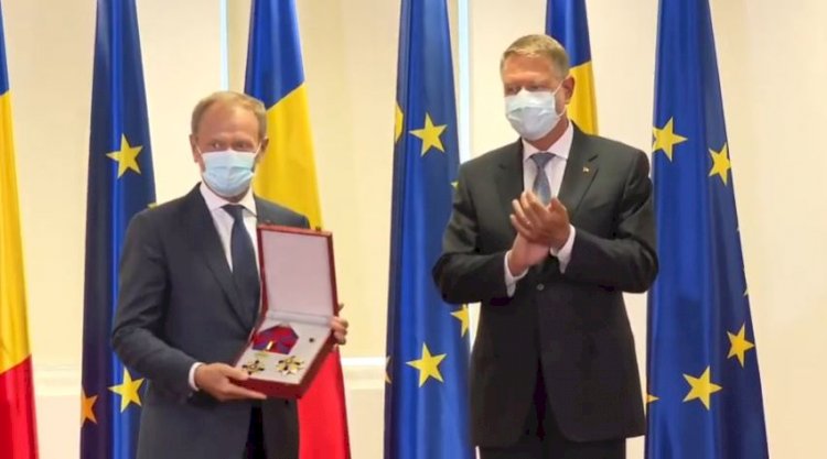 Iohannis l-a decorat pe Donald Tusk: Un suporter activ al proiectului european și un prieten al României