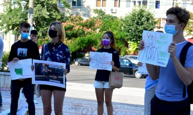 Cîțu: În buget au fost deja 100 de milioane de lei alocaţi pentru transportul elevilor