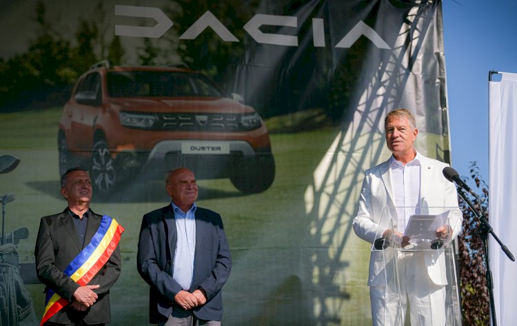 Klaus Iohannis a testat noul model Dacia Duster: Experienţa a fost pe măsura aşteptărilor