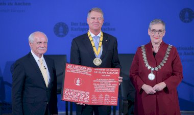 Preşedintele Klaus Iohannis a primit Premiul Carol cel Mare - Pentru unitatea Europei
