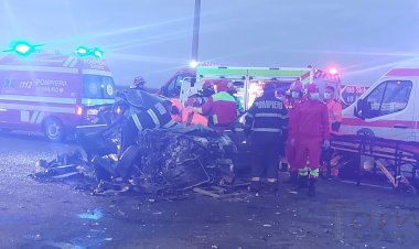 Impact violent între un autoturism și un TIR, la ieșirea din Ovidiu