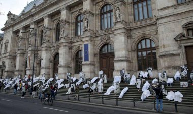 Protest emoționant la Curtea de Apel București, la șase ani de la tragedia Colectiv - FOTO