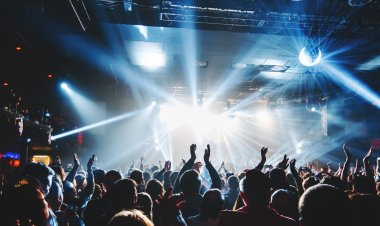 Liber la spectacole, concerte și festivaluri în aer liber pentru cei vaccinați anti-COVID sau trecuți prin boală