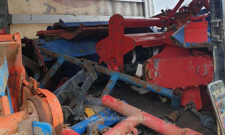 18 tone de deşeuri, descoperite în două autocamioane sosite din Turcia