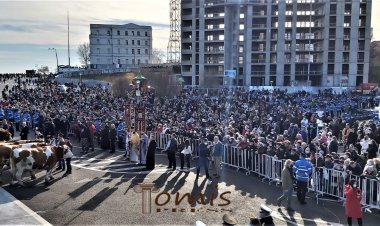 Mii de oameni au venit să ia agheasmă