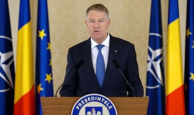 Iohannis: Miracolul Învierii să ne întărească în credinţă şi să primim Lumina Sfântă cu speranţă şi iubire