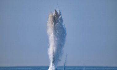 FOTO Misiune de neutralizare a unei mine marine, executată de marinarii militari români