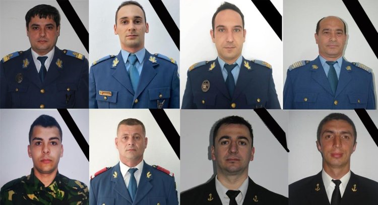 Cei opt militari decedaţi în accidentele aviatice din Dobrogea - decoraţi post-mortem de Klaus Iohannis