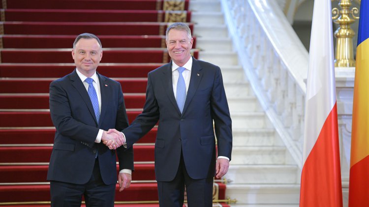 Iohannis: Am decis să organizăm la București un Summit B9