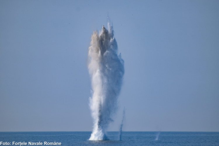 FOTO Misiune de neutralizare a unei mine marine, executată de marinarii militari români