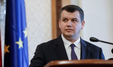 Tomac: Această Șoșoacă reprezintă cea mai hidoasă expresie a unui politician vândut