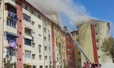 16 apartamente au fost distruse de flăcări în incendiul din Năvodari. Alte 16 au fost afectate de apă.