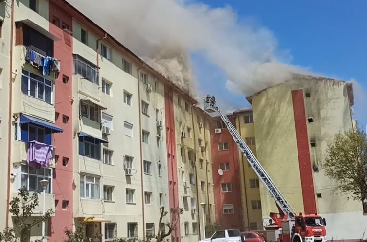 16 apartamente au fost distruse de flăcări în incendiul din Năvodari. Alte 16 au fost afectate de apă.