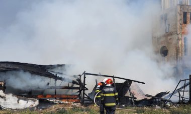 Biserica Sf. Ecaterina, distrusă de flăcări, nu avea autorizație de securitate la incendiu