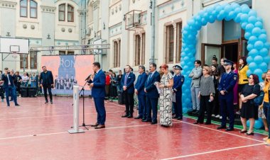 George Simion, huiduit la o festivitate de deschidere a anului școlar