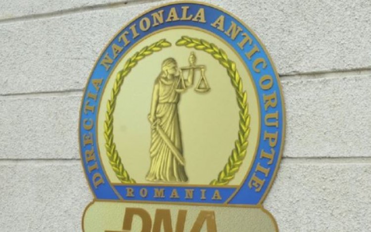 Fost inspector şcolar în Constanţa recunoaşte că a luat bani pentru a facilita o angajare