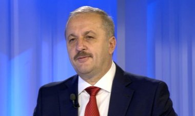 Vasile Dîncu a anunţat că a demisionat din funcţia de ministru al Apărării Naţionale