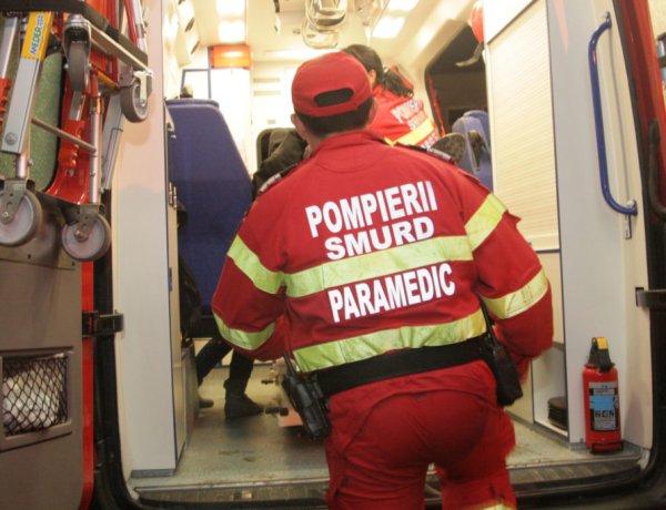 O femeie a sărit din ambulanță, în drum spre spitalul de la Palazu.  Din păcate, a decedat ulterior la spital