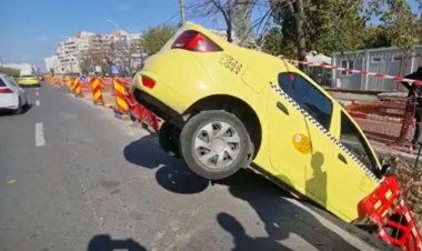 Un taxi a căzut în groapa făcută de muncitorii de la termoficare