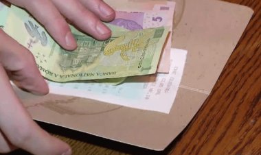 Reglementarea bacşişului aduce beneficii consumatorilor, angajaţilor din HoReCa şi economiei
