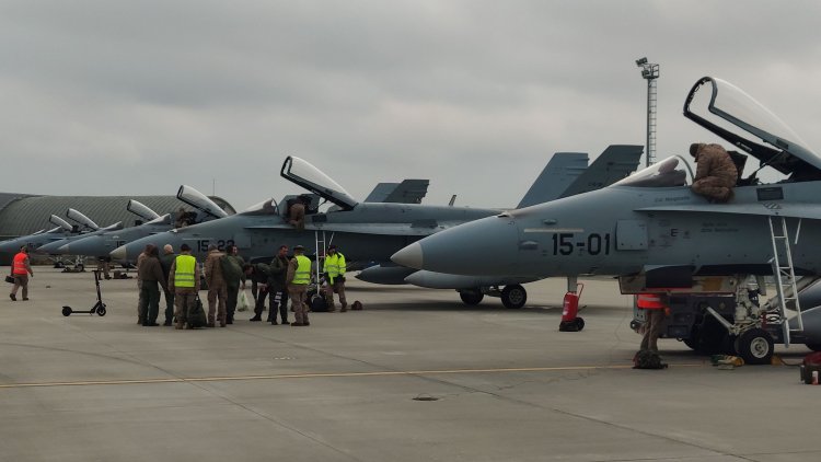 Aeronave Eurofighter Typhoon şi CF-18 Hornet au aterizat în bazele militare de la Kogălniceanu şi Borcea