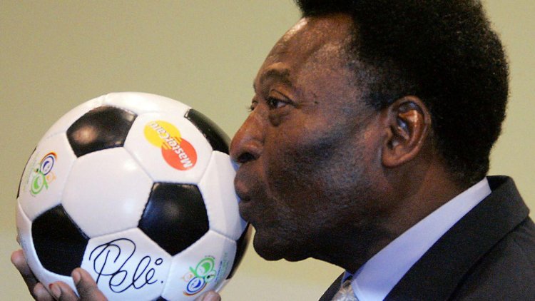 Fostul mare fotbalist brazilian Pele a încetat din viaţă, la 82 de ani