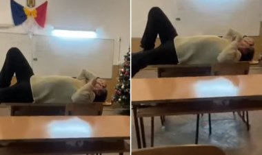 Profesor filmat cum stă întins pe catedră. Elevă: Domnu, vreți să vă facem un masaj?