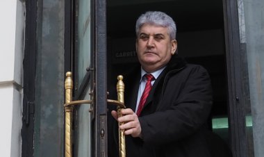 Tribunalul amână pronunţarea sentinţei în dosarul lui Gabriel Oprea privind decesul poliţistului Gigină