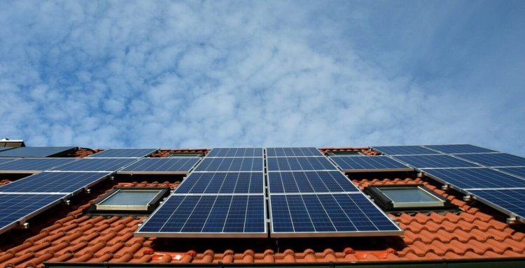 Peste 19 mii de români înscriși în Programul Casa Verde Fotovoltaice 2023 pot începe instalarea panourilor