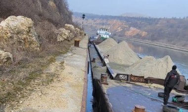 O barjă încărcată cu nisip s-a scufundat pe canalul Poarta Albă – Midia Năvodari