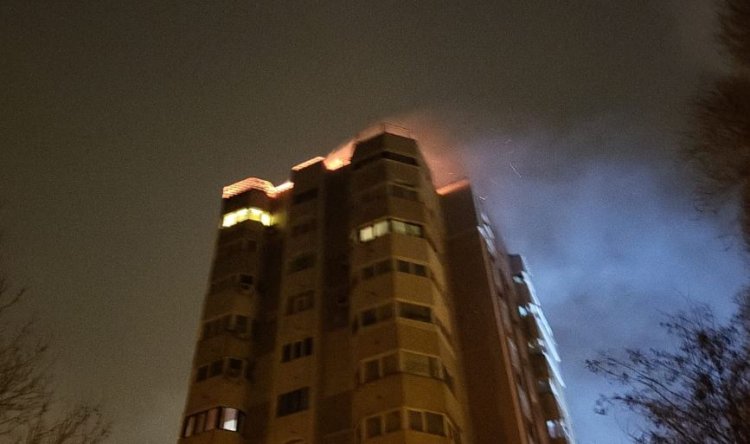 Incendiul puternic la mansarda unui bloc turn din Constanța