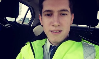 El este Răzvan, polițistul care a salvat viața unui bărbat căruia îi luase foc locuința