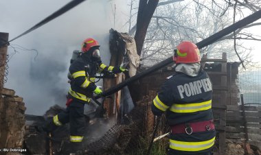 Incendiu puternic la o locuință din Constanța. Trupul unui bărbat a fost găsit carbonizat