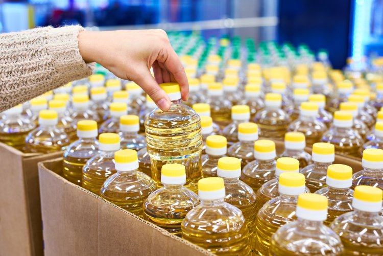 Consiliul Concurenței investighează 13 producători de ulei de floarea soarelui, unt și zahăr